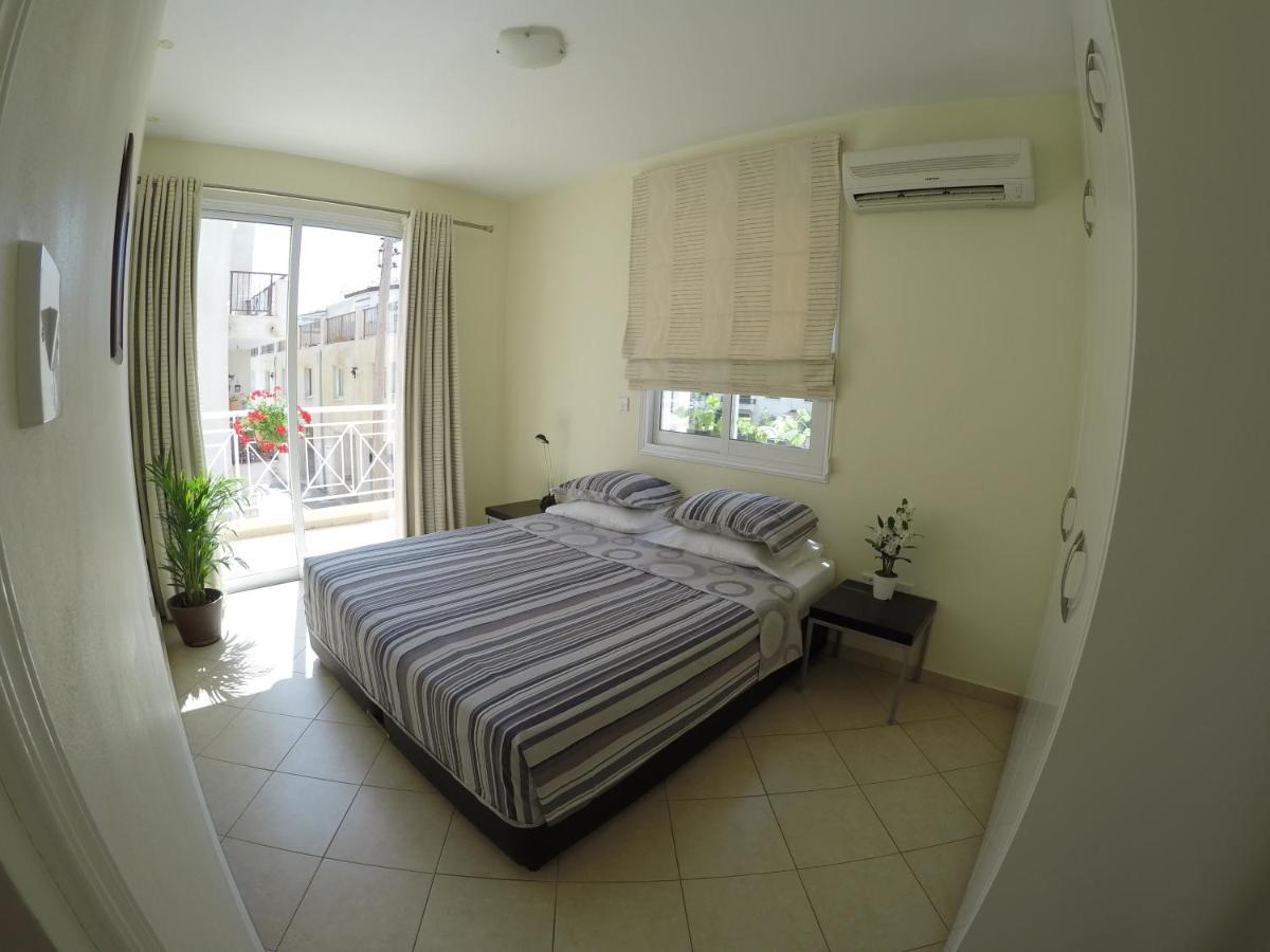 Kato Paphos Suites Exterior foto